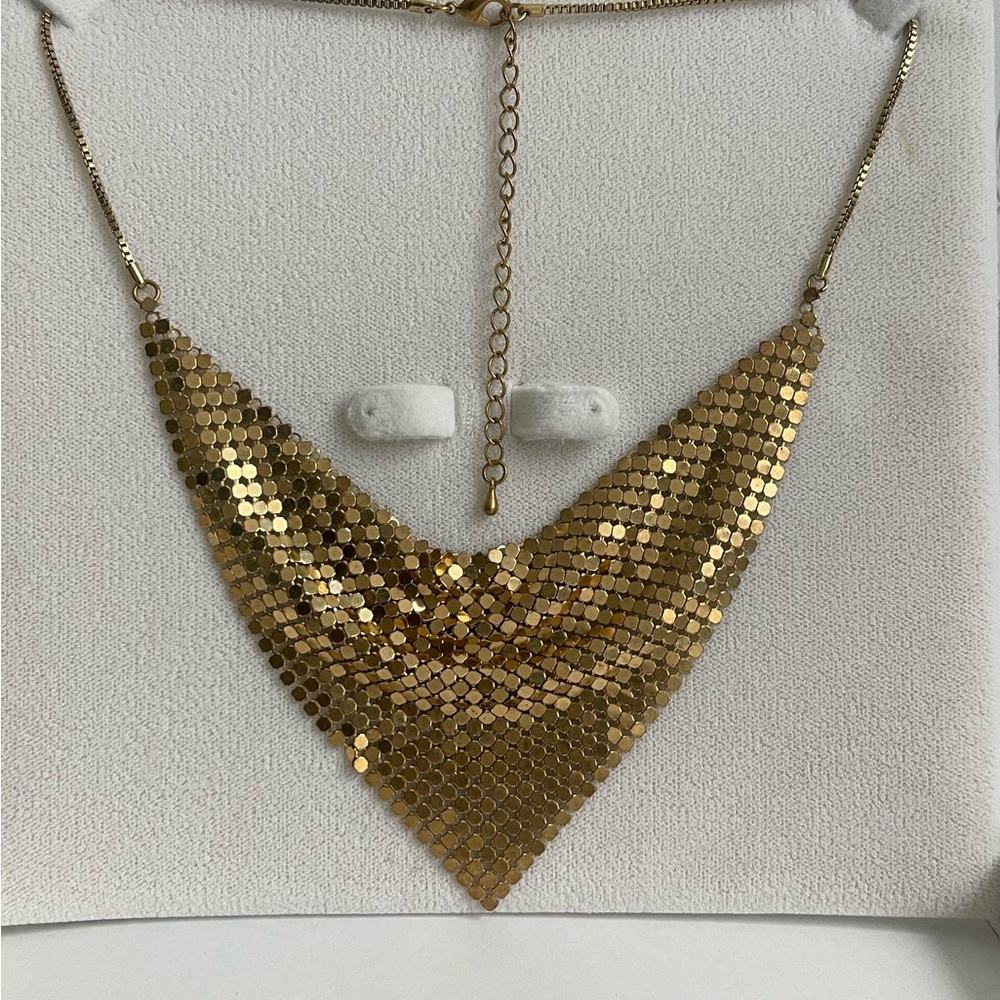 Elegant Gold Mesh Necklace